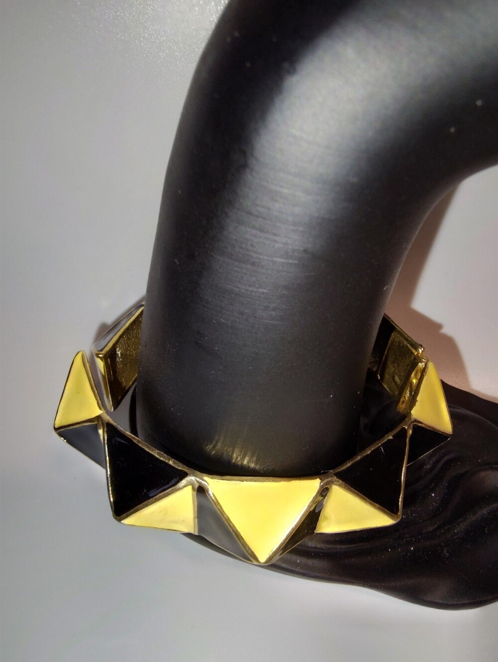 Kenneth Jay Lane Enamel Black & Yellow Pyramid Stud Hinged Bangle Bracelet 7.5